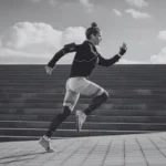 corredor practicando skipping