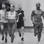 grupo de running manteniendo un ritmo constante